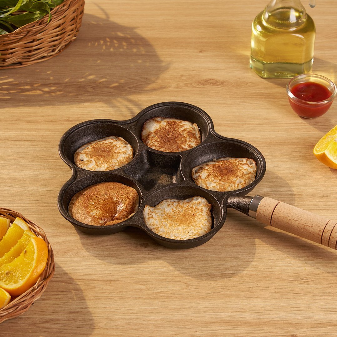 Cast Iron Nonstick Multi-Section Breakfast Frying Pan with Wooden Handle (22cm)